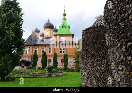 Nunscloister Pühtitsa al lago Peipsi, Estonia Foto Stock