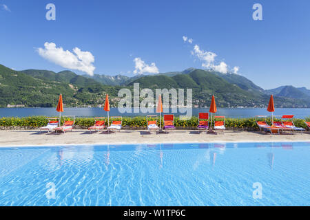 Piscina a Portese, vista di Gardone Riviera sul lago di Garda, Italien Settentrionale Laghi, Lombardia, Italia settentrionale, Italia, Europa meridionale, Europa Foto Stock