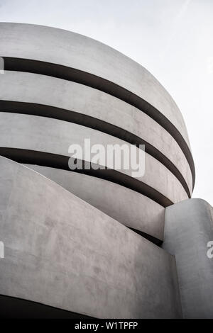 Esterno del Museo Guggenheim , Frank Lloyd Wright, Upper East Side di Manhattan, NYC, New York City, Stati Uniti d'America, USA, America del Nord Foto Stock