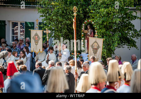 Processione del Corpus Domini, la festa del Corpus Domini, Sipplingen, Lago di Costanza, Baden-Wuerttemberg, Germania, Europa Foto Stock