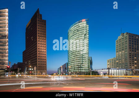 Potsdamer Platz, Berlin , Kollhoff-Tower, Sony Center DB Torre , Beisheim Center, S Bahn ingresso, centro di Berlino, Germania Foto Stock