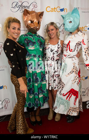 Cat Fashionista - @catfashionista - marchio cat couture. Convenzione CatCon a Pasadena Convention Center, Pasadena, California, Stati Uniti d Foto Stock