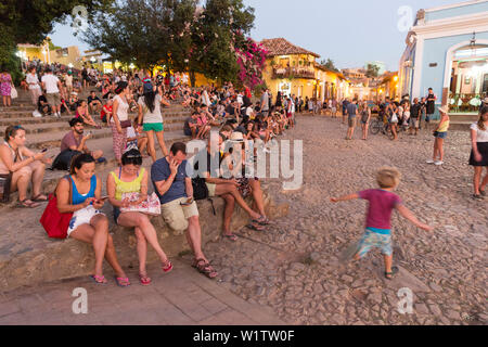 Terrazze di Trinidad, accanto a la Iglesia Parroquial de la Santisima Trinidad vicino a Plaza Mayor, internet hot spot, punto di incontro per turisti provenienti da Foto Stock