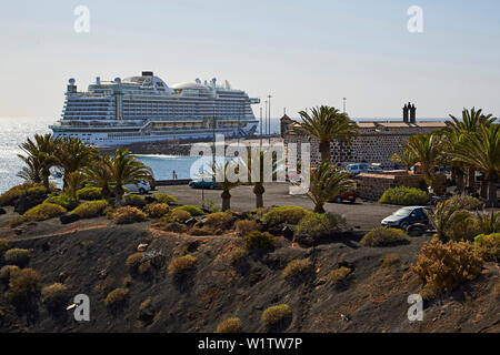 Cruiser, Castillo de San José, Arrecife, Oceano Atlantico, Lanzarote, Isole Canarie, Islas Canarias, Spagna, Europa Foto Stock