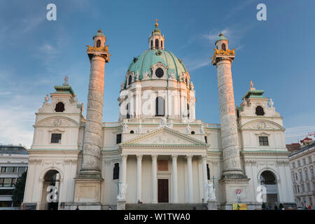 Karlskirche, Karlsplatz, quarto distretto di Wieden, Vienna, Austria Foto Stock