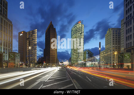 Potsdamer Platz, Berlin , KoHoff-Tower, Sony Center DB Torre , Beisheim Center, S Bahn ingresso, centro di Berlino, Germania Foto Stock