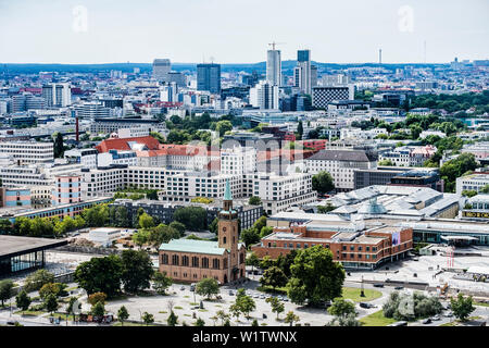 Vista dalla Potsdamer Platz con la Santa Chiesa Matthaeus davanti, Berlino, Germania Foto Stock