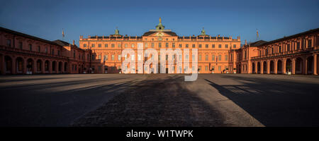 Corte interna del castello di Rastatt, Rastatt, Baden-Wuerttemberg, Germania Foto Stock