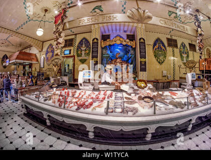 Pesce fresco presso i grandi magazzini Harrods, Knightsbridge di Londra, Regno Unito Foto Stock