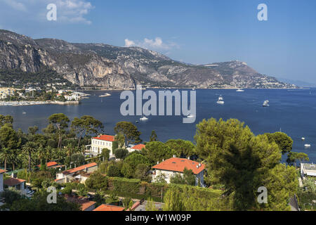 Saint Jean Cap Ferrat, Villa di lusso, yacht, Meditarrenean mare,sfondo Grecque Villa Kerylos, Beaulieu Sur Mer, Cote d Azur, in Francia, in Europa Foto Stock