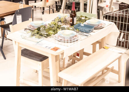 Lodz, Polonia, Jan 2019 esposizione interno negozio IKEA moderne Sedie  Poltrone divani IKEA vende pronte per il montaggio degli apparecchi mobili  accessori per la casa Foto stock - Alamy