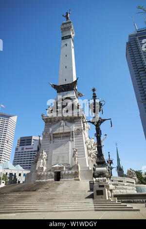 Lo stato dell'Indiana di soldati e marinai monumento in Monument Circle Indianapolis in Indiana USA Foto Stock