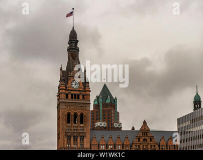 Milwaukee City Hall in un pomeriggio di primavera, del centro di Milwaukee, Wisconsin, Stati Uniti d'America. Foto Stock