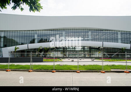 La facciata della nuova Amador Convention Center si trova al Pacific ingresso al Canale di Panama. Foto Stock