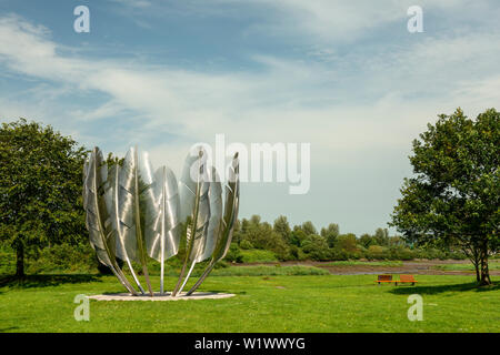 Il spiriti affini Guerre indiane monumento arte di installazione da Alex Pentek nel Parco Bailick Midleton nella contea di Cork in Irlanda Foto Stock