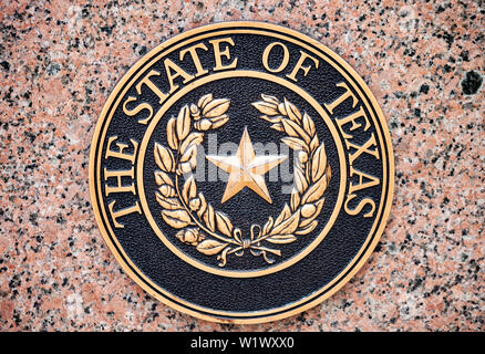 AUSTIN, Texas - luglio 2, 2019 - il sigillo ufficiale dello Stato del Texas montato sulla parete di granito Foto Stock