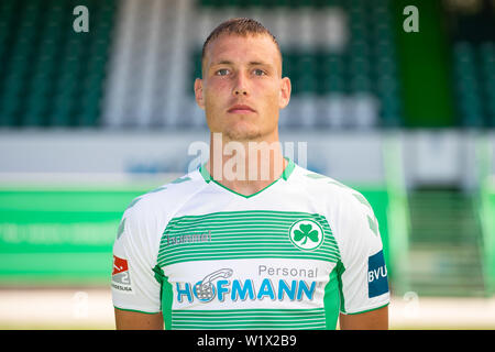 02 luglio 2019, il Land della Baviera, Fürth Calcio: Seconda Bundesliga: Fototermin SpVgg Greuther Fürth per la stagione 2019/20 al Sportpark Ronhof Thomas Sommer. David camera. Foto: Daniel Karmann/dpa Foto Stock