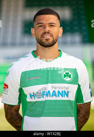 02 luglio 2019, il Land della Baviera, Fürth Calcio: Seconda Bundesliga: Fototermin SpVgg Greuther Fürth per la stagione 2019/20 al Sportpark Ronhof Thomas Sommer. Shawn Parker. Foto: Daniel Karmann/dpa Foto Stock