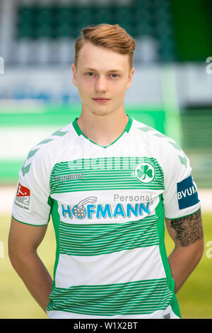 02 luglio 2019, il Land della Baviera, Fürth Calcio: Seconda Bundesliga: Fototermin SpVgg Greuther Fürth per la stagione 2019/20 al Sportpark Ronhof Thomas Sommer. Robin Kehr. Foto: Daniel Karmann/dpa Foto Stock