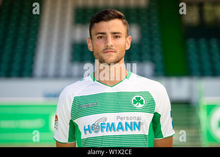 02 luglio 2019, il Land della Baviera, Fürth Calcio: Seconda Bundesliga: Fototermin SpVgg Greuther Fürth per la stagione 2019/20 al Sportpark Ronhof Thomas Sommer. Massimiliano Bauer. Foto: Daniel Karmann/dpa Foto Stock