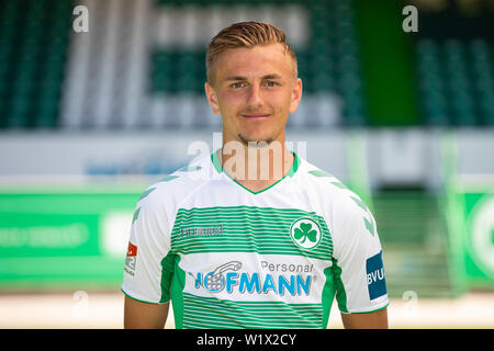 02 luglio 2019, il Land della Baviera, Fürth Calcio: Seconda Bundesliga: Fototermin SpVgg Greuther Fürth per la stagione 2019/20 al Sportpark Ronhof Thomas Sommer. Alexander Lungwitz. Foto: Daniel Karmann/dpa Foto Stock