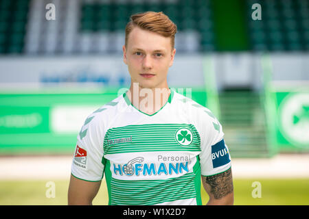 02 luglio 2019, il Land della Baviera, Fürth Calcio: Seconda Bundesliga: Fototermin SpVgg Greuther Fürth per la stagione 2019/20 al Sportpark Ronhof Thomas Sommer. Robin Kehr. Foto: Daniel Karmann/dpa Foto Stock