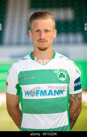 02 luglio 2019, il Land della Baviera, Fürth Calcio: Seconda Bundesliga: Fototermin SpVgg Greuther Fürth per la stagione 2019/20 al Sportpark Ronhof Thomas Sommer. Marvin Stefaniak. Foto: Daniel Karmann/dpa Foto Stock