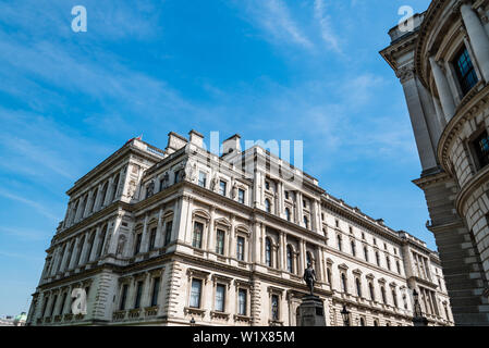 London, Regno Unito - 15 Maggio 2019: Churchill War Rooms e Robert Clive Memorial Foto Stock