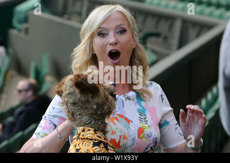 Carol Kirkwood, Hacker il cane, i campionati di Wimbledon 2019, 2019 Credit: Allstar Picture Library/Alamy Live News Foto Stock