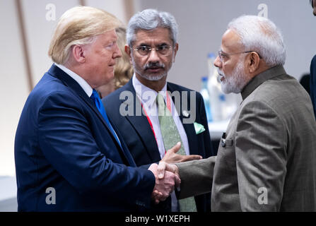 New Delhi, India. Il 29 giugno, 2019. Il presidente statunitense Donald Trump e il Primo Ministro indiano Narendra modi si incontrano in corrispondenza del vertice G20 di Osaka in Giappone. Credito: Bernd von Jutrczenka/dpa/Alamy Live News Foto Stock