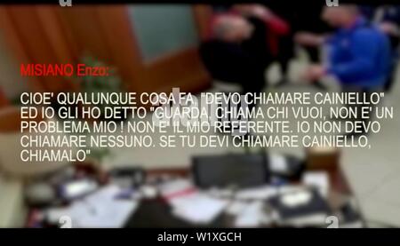 Ai Carabinieri del Comando Provinciale di Milano, nelle province di Milano, Varese, Cosenza, Crotone, Firenze, Udine, Ancona, Aosta e Novara, sta eseguendo una custodia cautelare ordine contro 34 persone (32 italiani, una marocchina e una donna rumena), ritenuti responsabili a vario titolo di mafia-associazione di tipo di danni, seguita da un incendio, estorsioni, violenza privata, aggravata lesioni personali, minaccia, la detenzione e il porto abusivo di armi, detenzione e spaccio di droga (Fotogramma/fotogramma, Milano - Foto Stock