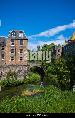 Il Dean Village di Edimburgo, in Scozia, è conosciuto come "L'Acqua del Leith Village" ed è stato il centro di una zona di macinazione di grano di successo per più di 800 anni Foto Stock