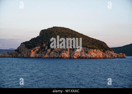 Sunrise vista da un traghetto (Corsica ferries) sulla strada per Golfo Aranci (Sardegna) da Livorno (Italia) Foto Stock