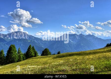 Emberger Alm, Alm, Kärnten, Greifenburg, Spittal, Drau, Spittal an der Drau, Oberkärnten, Baumgrenze, Weißensee, Bergstraße, Kurve, Kehre, Wald, Bergw Foto Stock