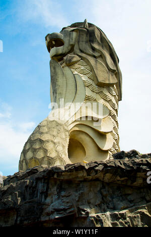 Iconica statua Merlion sull'Isola di Sentosa - Singapore Foto Stock