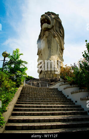 Iconica statua Merlion sull'Isola di Sentosa - Singapore Foto Stock