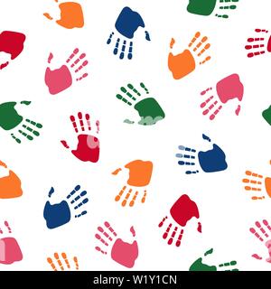 Modello senza cuciture con colorate palme umana. I bambini di handprint. Simbolo del team, amicizia, Regno, supporto, famiglia. Pulito e moderno vettore illustr Illustrazione Vettoriale