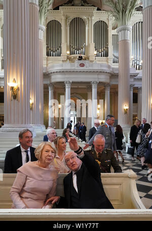 Leipzig, Germania. 04 Luglio, 2019. Sabina Higgins, moglie del Presidente irlandese (l) e Michael D. Higgins, presidente dell'Irlanda sedersi nella Nikolaikirche. Il Presidente irlandese è su una tre giorni di visita di Stato in Germania. Credito: Pietro Endig/dpa-Zentralbild/dpa/Alamy Live News Foto Stock