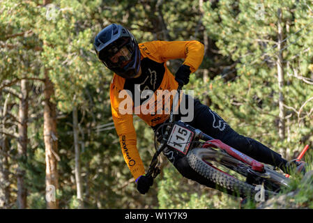 VALLNORD, Andorra - 4 Luglio 2019: ciclista in MERCEDES-BENZ UCI MTB WORLD CUP 2018 - DHI Vallnord, Andorra del luglio 2019 Foto Stock