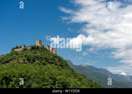 Il castello medievale di Pergine Valsugana, piccola città in Alpi italiane, Trentino Alto Adige, Provincia di Trento, Italia, Europa Foto Stock