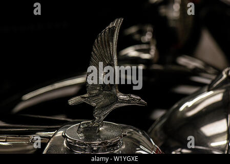 Mascotte Alvis Silver Eagle montata sul cofano di un'auto Alvis Foto Stock