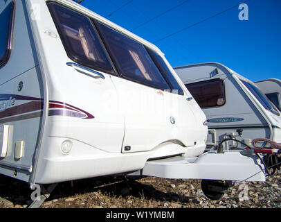 Voronezh, Russia - 13 Marzo 2019: camper da diversi costruttori al noleggio del sito Foto Stock