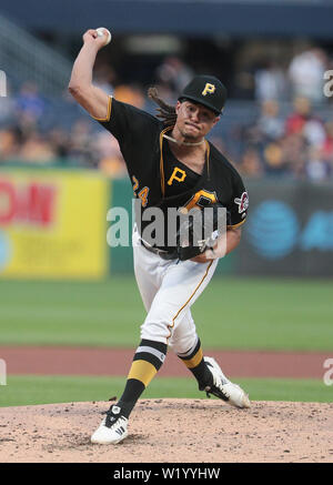 Pittsburgh, Pennsylvania, USA. 3 Luglio, 2019. I pirati di Pittsburgh a partire lanciatore Chris Archer (24) eroga un passo durante il Major League Baseball gioco tra il Chicago Cubs e Pittsburgh Pirates al PNC Park di Pittsburgh, in Pennsylvania. (Photo credit: Nicholas T. LoVerde/Cal Sport Media) Credito: csm/Alamy Live News Foto Stock