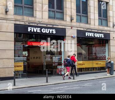 Un ramo dei cinque ragazzi burger catena in South Great Georges Street, Dublin, Irlanda. Foto Stock