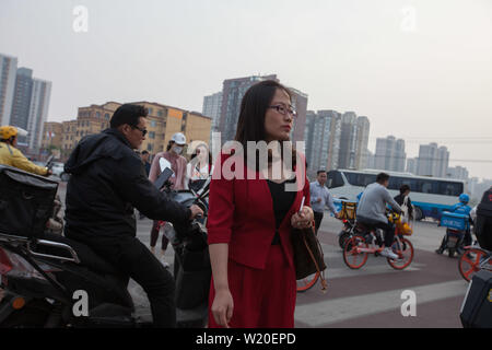 Ore di punta sulla strada Dawang e Guang qu'intersezione stradale - Pechino, Cina Foto Stock