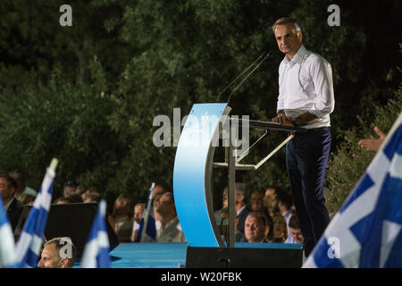 Atene, Grecia. 04 Luglio, 2019. Kyriakos Mitsotakis, leader del conservatore partito di opposizione Nea Dimokratia, parla di una campagna elettorale evento. Grecia terrà presto elezioni parlamentari del 07 luglio. Credit: Socrates Baltagiannis/dpa/Alamy Live News Foto Stock