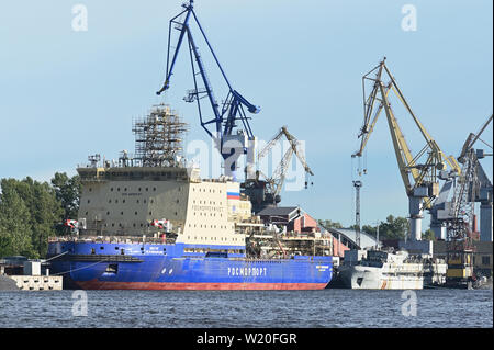 Icebreaker Viktor Chernomyrdin in costruzione presso il cantiere navale Ammiragliato a San Pietroburgo, Russia Foto Stock