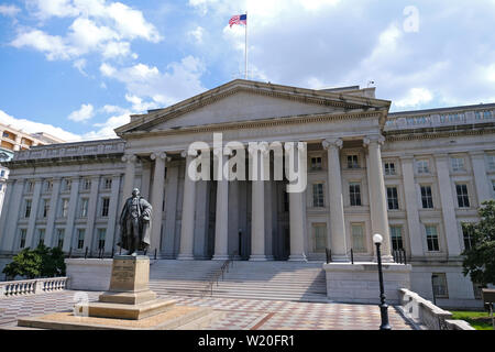 Gli Stati Uniti Dipartimento del Tesoro è visto dalla Pennsylvania Avenue NW a Washington D.C. Foto Stock