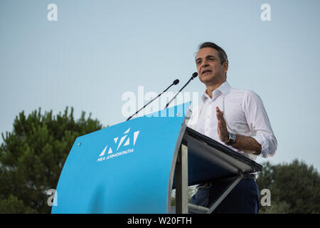 Atene, Grecia. 04 Luglio, 2019. Kyriakos Mitsotakis, leader del conservatore partito di opposizione Nea Dimokratia, parla di una campagna elettorale evento. Grecia terrà presto elezioni parlamentari del 07 luglio. Credit: Socrates Baltagiannis/dpa/Alamy Live News Foto Stock