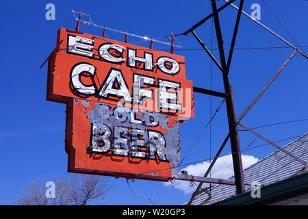 Echo Café sign in Echo, Utah. La città di Echo è stato ancora una volta un punto di giunzione sulla Lincoln Highway per viaggiatori in direzione ovest di Salt Lake City o Ogden, Foto Stock